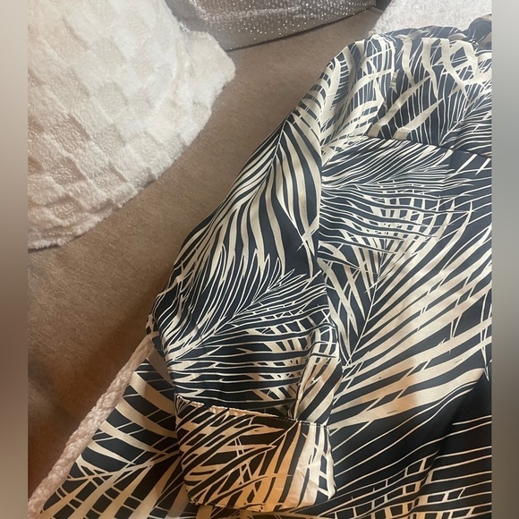 Black and Cream Plus-size Contemporary Geometric Print Women’s Blouse NWT - Picture 10 of 13